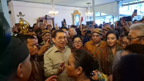 Insiden adu mulut sempat mewarnai acara penyerahan Surat Keputusan Menteri Kebudayaan tentang Pemanfaatan Cagar Budaya Keraton Surakarta dari Menteri Kebudayaan (Menhub) Fadli Zon kepada Kanjeng Gusti Panembahan Agung (KGPA) Tedjowulan Sasana Parasdya Kompleks Keraton Kasunanan Surakarta, Minggu, 18 Januari 2026. (Foto: Menbud/Tera Nusantara.com)