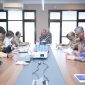 Menteri Perindustrian Agus Gumiwang Kartasasmita mendengarkan paparan yang disampaikan oleh ADB Country Director for Indonesia Mr. Bobur Alimov di kantor Kemenperin, Jakarta, 27 Januari 2026.  - Foto Kemenperin