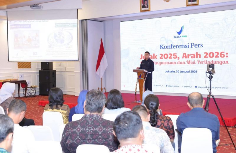 Kepala BPOM RI Taruna Ikrar saat mengungkapkan capaian  dalam konferensi pers bertajuk “Jejak 2025, Arah 2026: Cerita Pengawasan dan Misi Perlindungan” di kompleks Perkantoran BPOM RI, Jakarta. (Foto: Tera Nusantara.com)