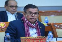 Anggota Komisi III DPR RI Hinca Pandjaitan saat menghadiri Rapat Dengar Pendapat antara Komisi III DPR RI dengan Tim Pemerintah terkait penjelasan pemerintah atas hasil sosialisasi RUU KUHP di Ruang Rapat Komisi III, Gedung Nusantara II DPR RI, Senayan, Jakarta. (Foto: DPR RI/Tera Nusantara.com)