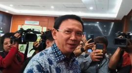 Komisaris Utama PT Pertamina (Persero) periode 2019–2024 Basuki Tjahaja Purnama atau Ahok tiba di Pengadilan Tindak Pidana Korupsi pada Pengadilan Negeri Jakarta Pusat, Selasa (27/1/2026). (Foto: Tera Nusantara.com)