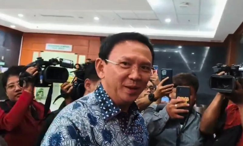 Komisaris Utama PT Pertamina (Persero) periode 2019–2024 Basuki Tjahaja Purnama atau Ahok tiba di Pengadilan Tindak Pidana Korupsi pada Pengadilan Negeri Jakarta Pusat, Selasa (27/1/2026). (Foto: Tera Nusantara.com)