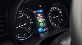 Instrument Cluster Mobil. Curah hujan tinggi tidak semestinya menjadi penghalang bagi masyarakat untuk tetap bermobilitas. Foto Suzuki