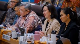 Menpar Widiyanti saat menyamping kinerja positif dalam rapat kerja bersama Komisi VII DPR RI. (Foto: Kemenpar/Tera Nusantara.com)