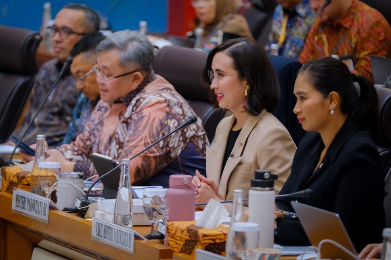 Menpar Widiyanti saat menyamping kinerja positif dalam rapat kerja bersama Komisi VII DPR RI. (Foto: Kemenpar/Tera Nusantara.com)