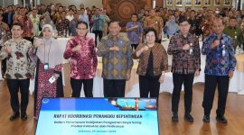 rapat koordinasi ini juga melibatkan akademisi dan praktisi sebagai penanggap, antara lain Guru Besar Logistik dan Rantai Pasok Fakultas Teknologi Pertanian Universitas Gadjah Mada (UGM) Prof Kuncoro Harto Widodo, Koordinator IV Jamintel Kejaksaan Agung I Nyoman Sucitrawan, Direktur Pengawasan Bidang Pangan BPKP Leo Lendra, serta perwakilan Asosiasi Produsen Pengolahan dan Pemasaran Produk Perikanan Indonesia (AP5I).  Foto KKP