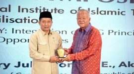 Ferry Juliantono saat menghadiri acara Symposium 