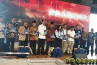 Anggota Komisi III DPR RI Bambang Soesatyo (ketiga kanan) saat foto bersama dalam acara peluncuran buku 