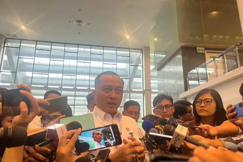 Menteri Sekretaris Negara Prasetyo Hadi menyampaikan keterangan di sela agenda Rapat Koordinasi Nasional Pemerintah Pusat dan Daerah 2026 di Sentul, Bogor, Jawa Barat, Senin (2/2/2026). (Foto: Tera Nusantara.com)