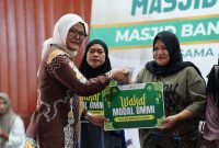 Puluhan pelaku usaha kecil juga memadati area masjid untuk mengikuti peluncuran kembali Program Masjid Berdaya Adaro. (Foto: Tera Nusantara.com)