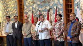 Menteri Koordinator (Menko) Bidang Perekonomian Airlangga Hartarto (ketiga dari kanan) menghadiri konferensi pers di Wisma Danantara Jakarta, Sabtu (31/1/2026). (Foto: Tera Nusantara.com)