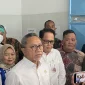 Menteri Koordinator Bidang Pangan Zulkifli Hasan mengunjungi SPPG Dapur Nikmat Barokah Kedung Asem di Rungkut, Kota Surabaya, Kamis (19/2/2026). (Foto: Tera Nusantara.com)