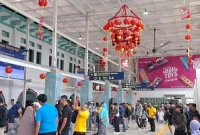 Suasana jelang libur Tahun Baru Imlek dan awal bulan suci Ramadan di Stasiun Pasar Senen, Jakarta Pusat, Senin (16/02/2026). (Foto: Tera Nusantara.com)