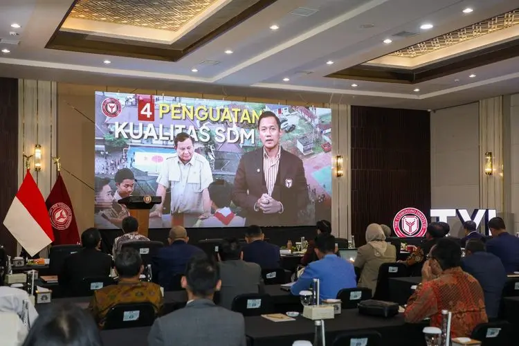 Paparan Direktur Eksekutif The Yudhoyono Institute, Agus Harimurti Yudhoyono (AHY), dalam Yudhoyono Dialogue Forum bertajuk The New Economy, New Road to Prosperity di Museum dan Galeri SBY–ANI, Pacitan, Jawa Timur, Jumat (6/2/2026). (Foto: Dok. The Yudhoyono Institute/Tera Nusantara.com)