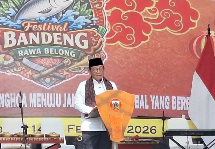 Gubernur DKI Jakarta, Pramono Anung memberikan sambutan saat Festival Bandeng Rawa Belong, Jakarta Barat, Sabtu (14/2/2026). (Foto: Tera Nusantara.com)