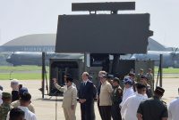 Presiden Indonesia Prabowo Subianto menyaksikan penyerahan secara resmi dua radar GM403 dari Thales kepada TNI Angkatan Udara (TNI AU) di Pangkalan Udara Halim Perdanakusuma di Jakarta, Kamis (21/4/2026). 